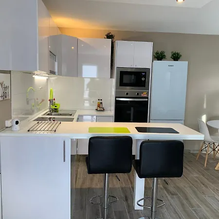 Beach Deluxe Apartment *